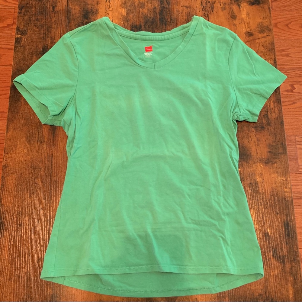 👍 Free with purchase! Hanes v-neck tee
